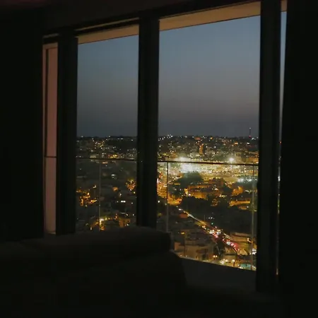 Апартаменты Luxury Sky At Mercury Tower 22nd Floor Sea View Infinity Pool