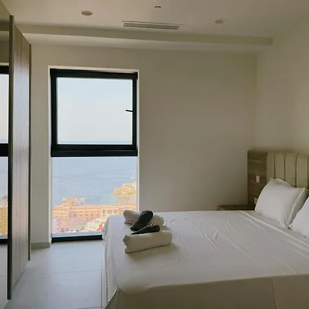 Апартаменты Luxury Sky At Mercury Tower 22nd Floor Sea View Infinity Pool *
