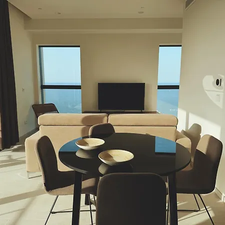 Апартаменты Luxury Sky At Mercury Tower 22nd Floor Sea View Infinity Pool